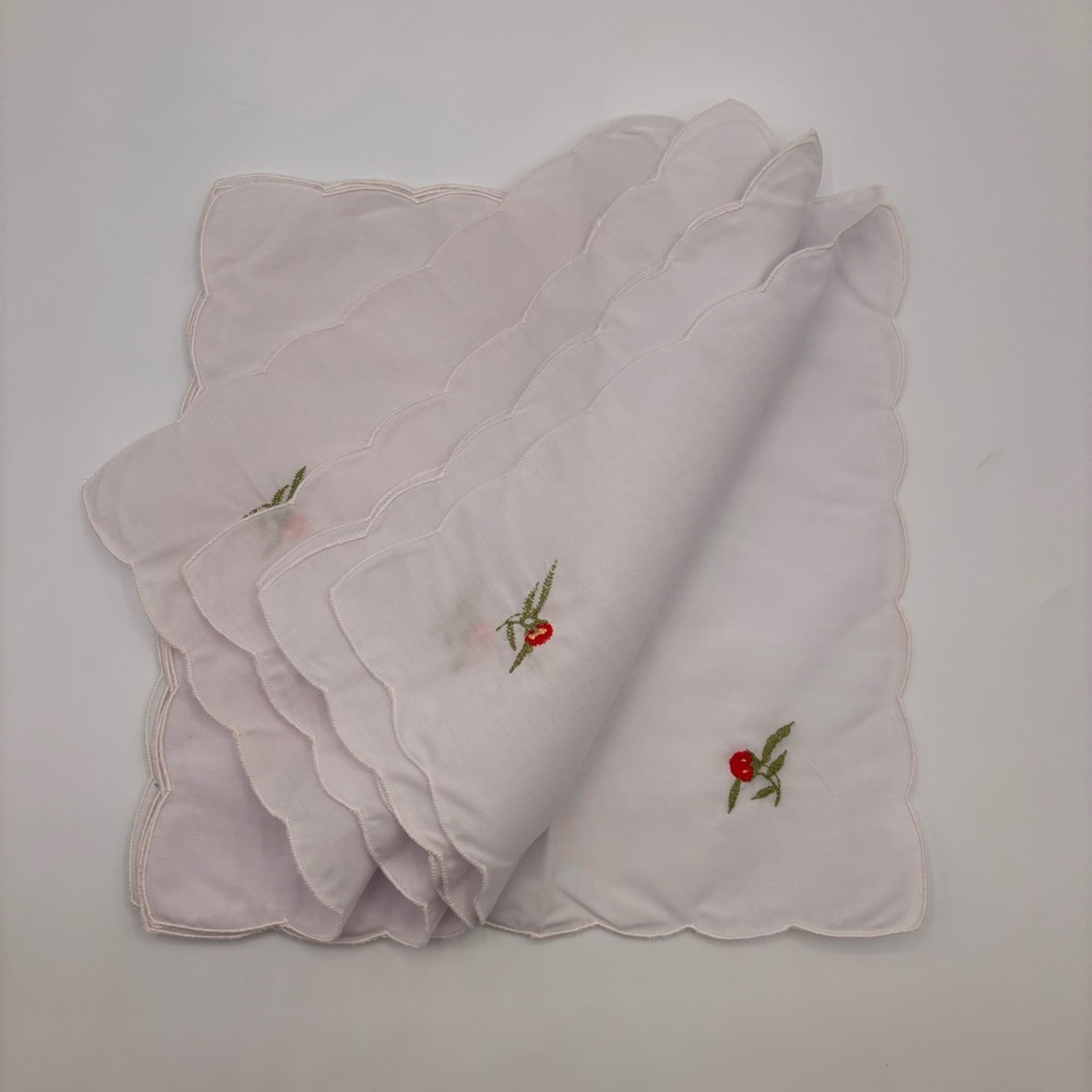 Vintage Lorraine Home Tablecloth Napkins Embroidered Strawberry Set Unused - Picture 8 of 9